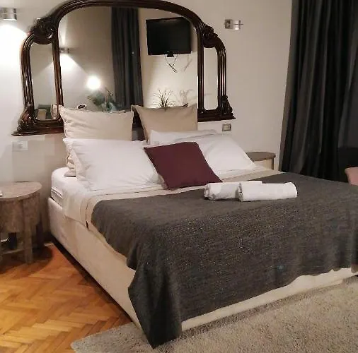 Lovely s In City Centre "Third Floor, Without Elevator"