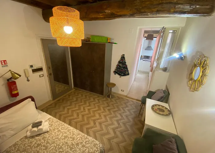Lovely s In City Centre "Third Floor, Without Elevator"